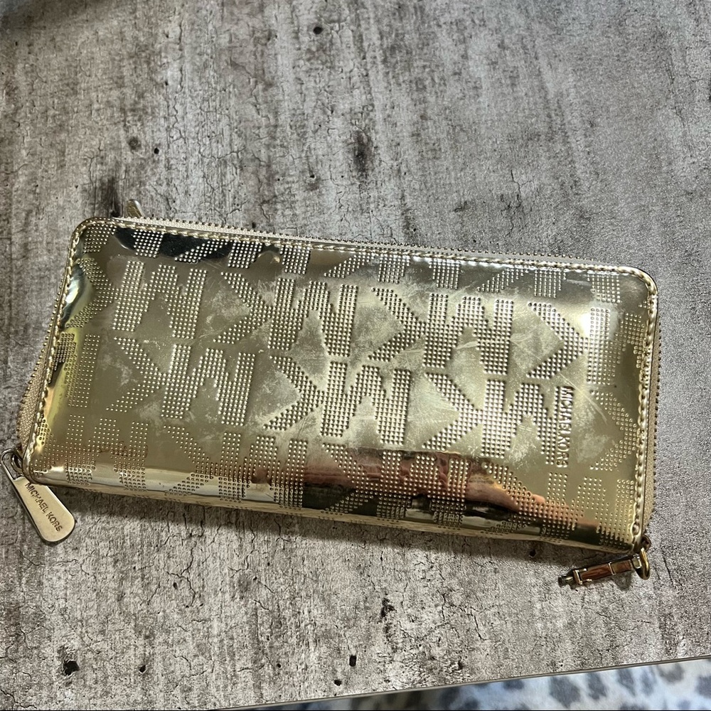 Michael kors gold wallet